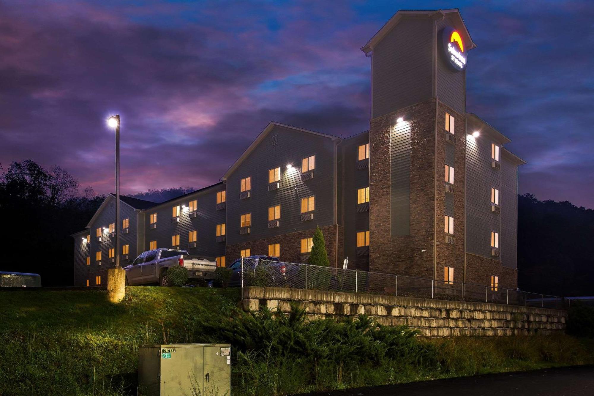 Suburban Studios Morgantown Bagian luar foto