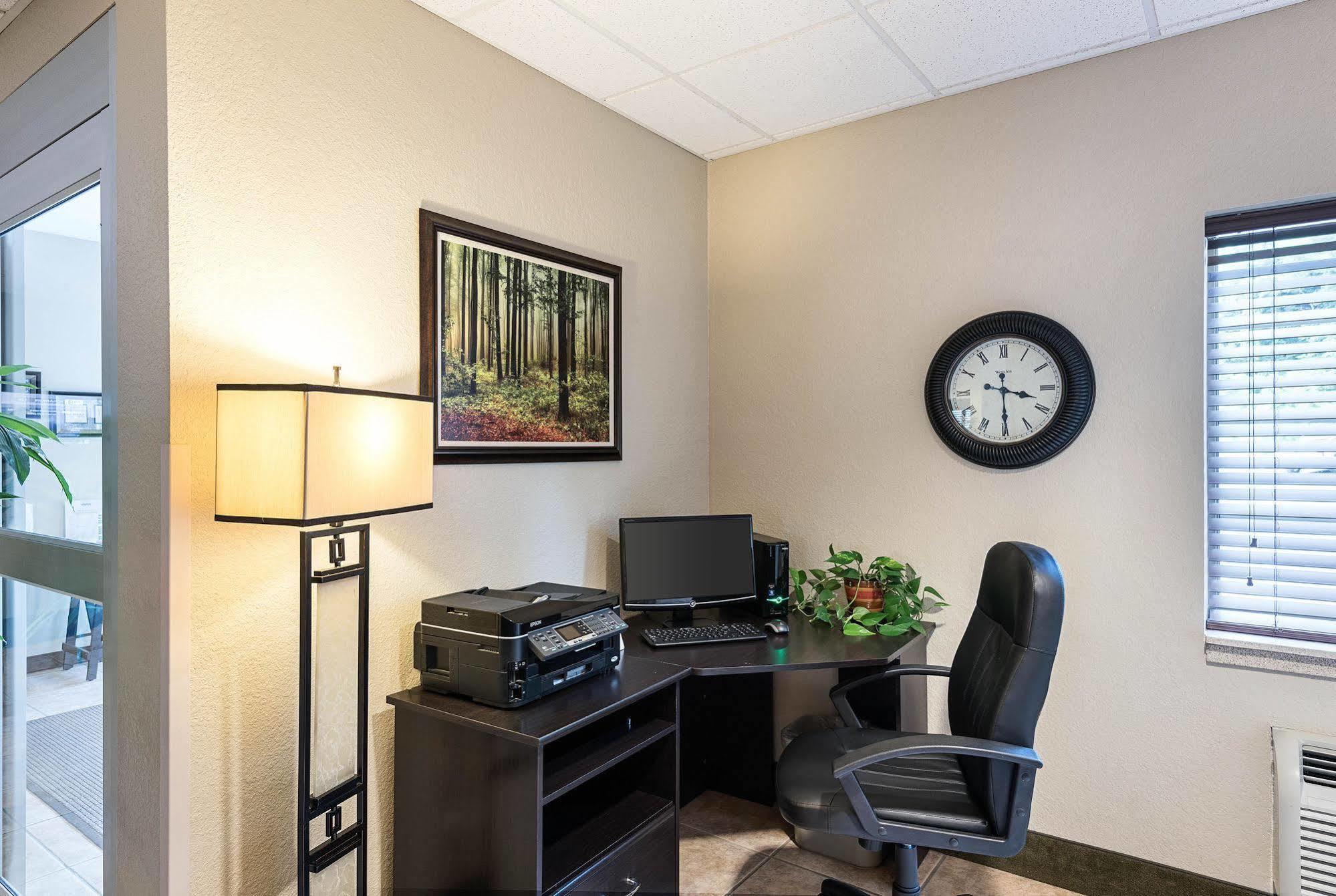 Suburban Studios Morgantown Bagian luar foto
