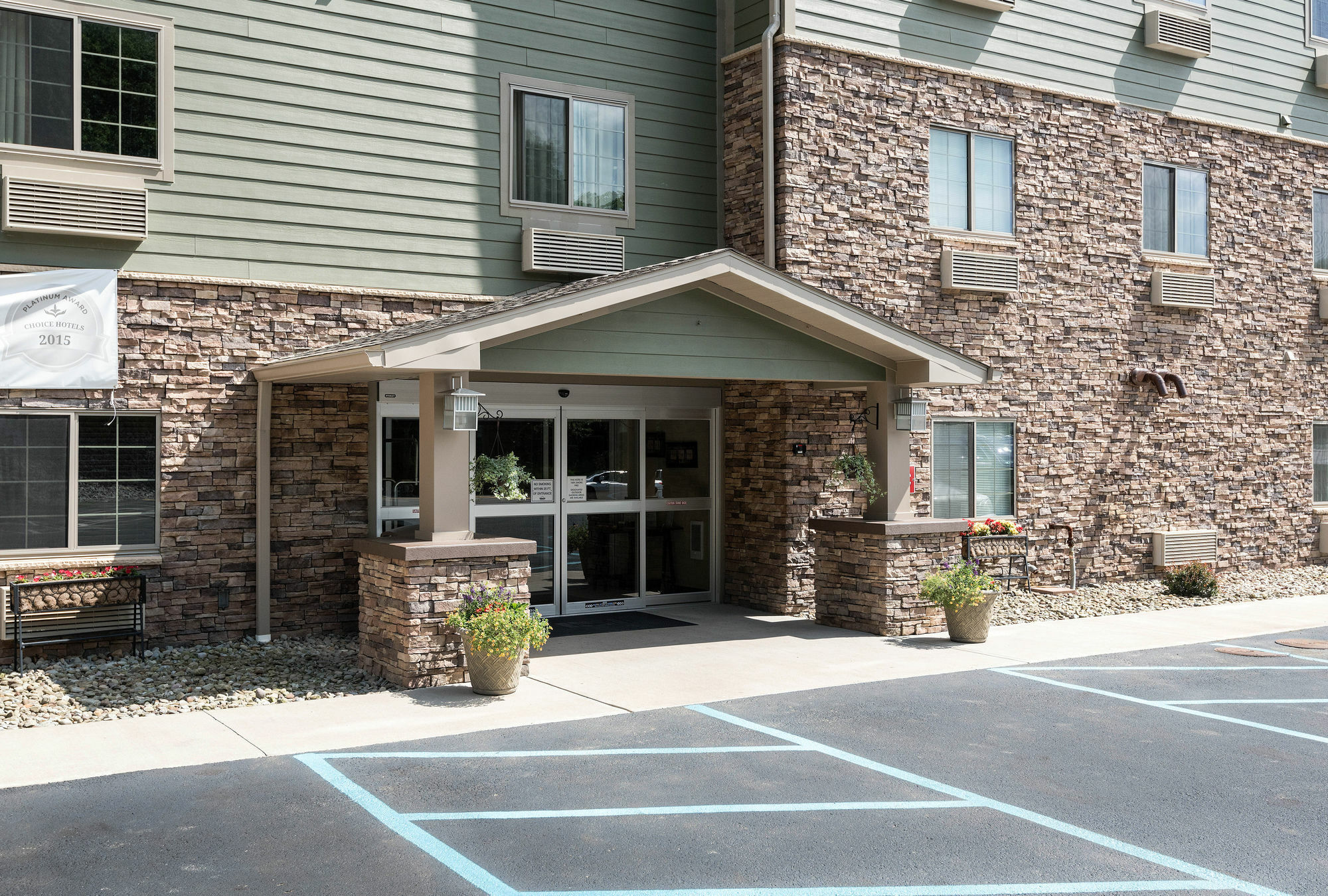 Suburban Studios Morgantown Bagian luar foto